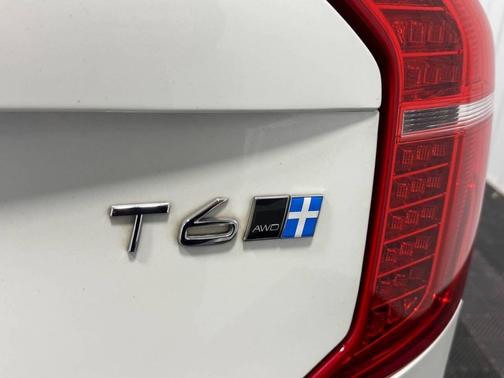 2016 Volvo XC90 T6 Momentum