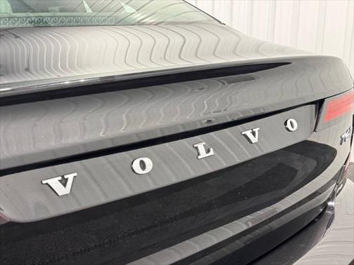 2021 Volvo S90 T6 Momentum