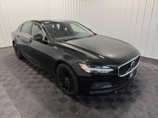 2021 Volvo S90 T6 Momentum