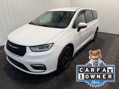 Bright White Clearcoat 2023 Chrysler Pacifica Touring L