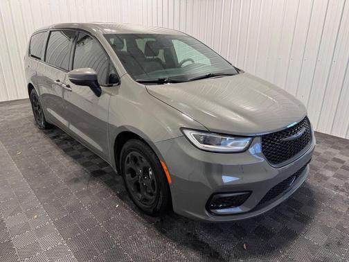 2023 Chrysler Pacifica Hybrid Touring L