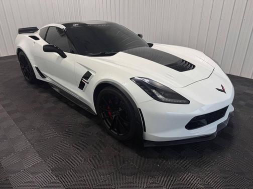 Arctic White 2019 Chevrolet Corvette Grand Sport