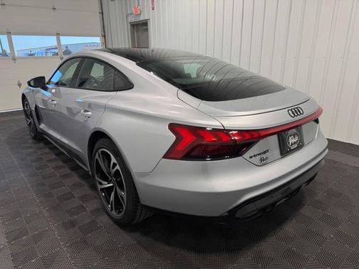 2024 Audi e-tron GT Premium Plus quattro