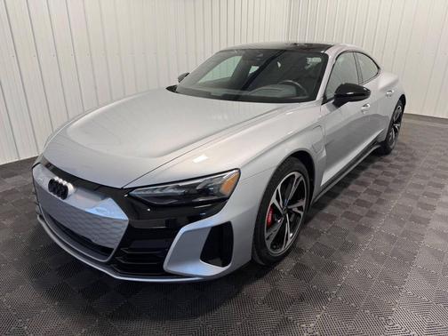 2024 Audi e-tron GT Premium Plus quattro