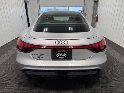 2024 Audi e-tron GT Premium Plus quattro