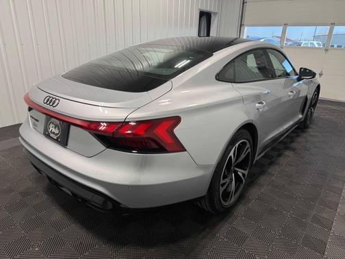 2024 Audi e-tron GT Premium Plus quattro