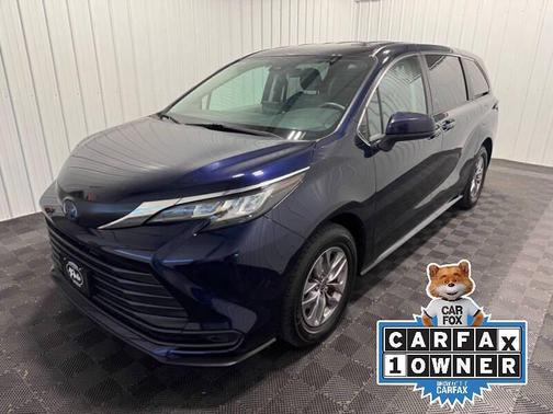 2023 Toyota Sienna LE