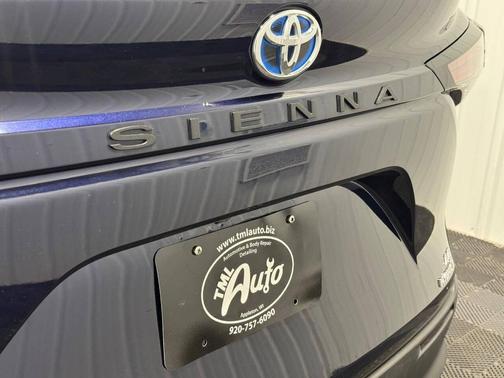 2023 Toyota Sienna LE