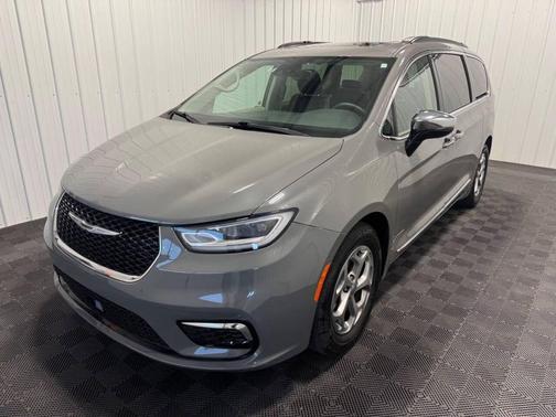 Ceramic Gray Clearcoat 2023 Chrysler Pacifica Limited