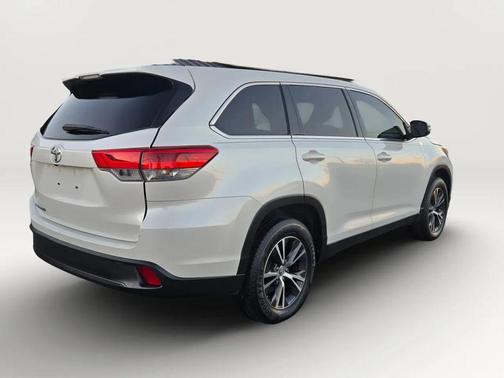 2019 Toyota Highlander LE I4