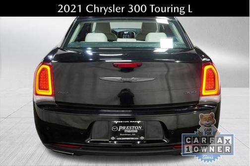 2021 Chrysler 300 Touring