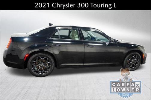 2021 Chrysler 300 Touring