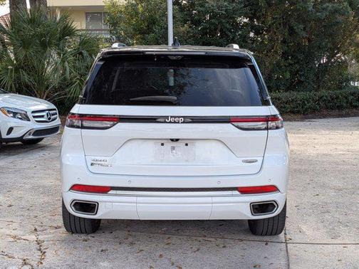 2022 Jeep Grand Cherokee Summit