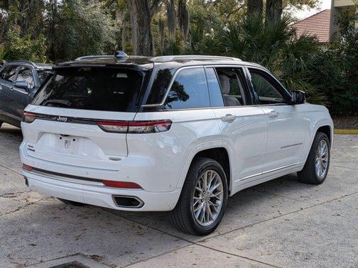 2022 Jeep Grand Cherokee Summit