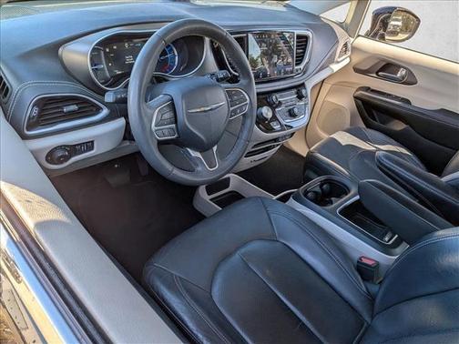 2022 Chrysler Pacifica Hybrid Touring L