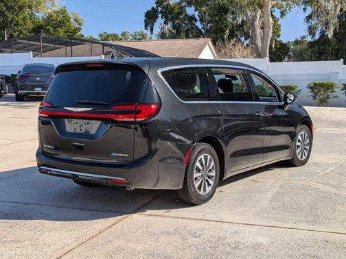 2022 Chrysler Pacifica Hybrid Touring L
