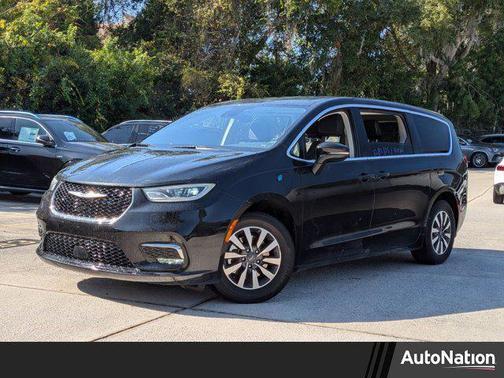 2022 Chrysler Pacifica Hybrid Touring L