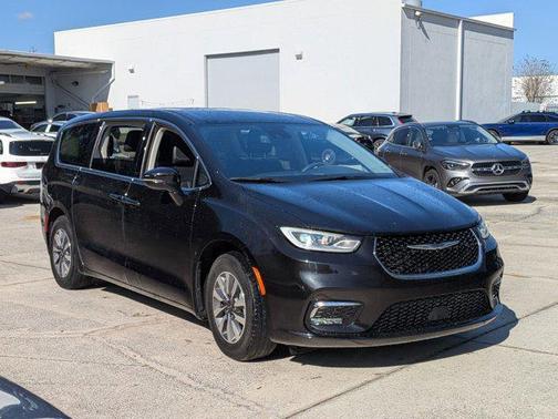 2022 Chrysler Pacifica Hybrid Touring L