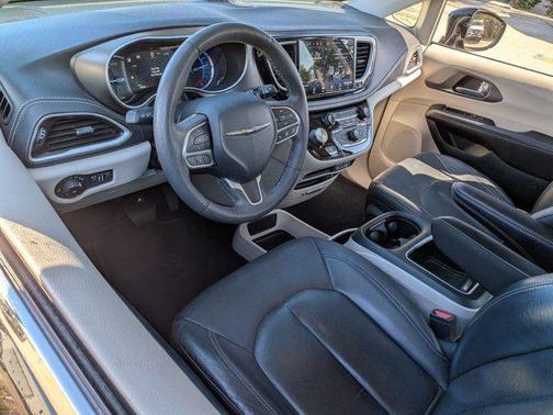 2022 Chrysler Pacifica Hybrid Touring L