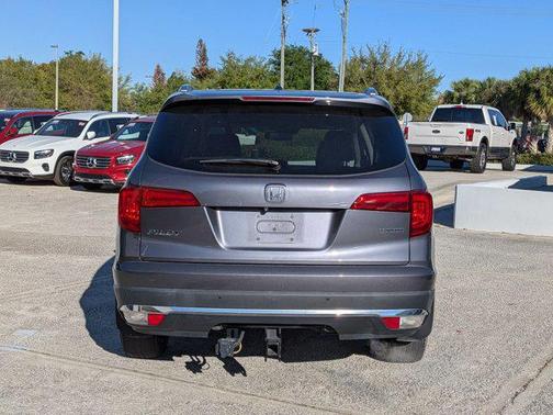 Modern Steel Metallic 2018 Honda Pilot Touring