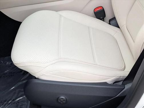 Polar White 2026 Mercedes-Benz GLC 300 Base