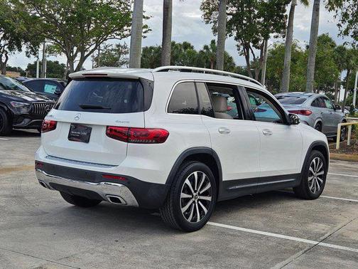 Polar White 2023 Mercedes-Benz GLB 250 4MATIC