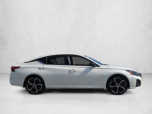 Pearl White Tricoat 2024 Nissan Altima SR FWD