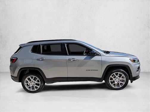 2023 Jeep Compass Latitude Lux