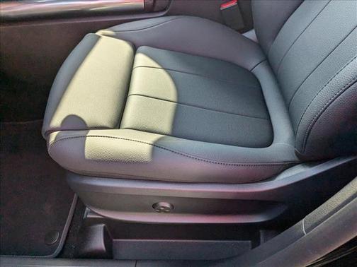 2025 Mercedes-Benz GLA 250 Base