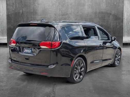 2019 Chrysler Pacifica Touring-L Plus