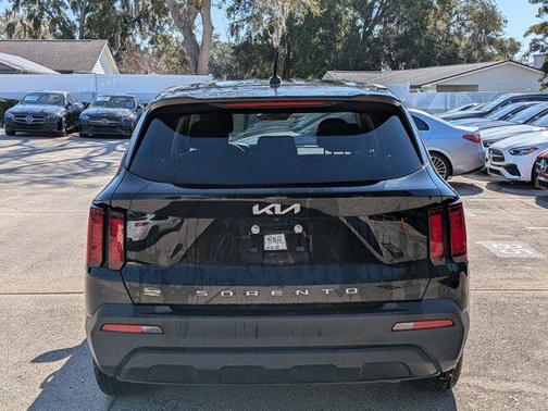 2022 Kia Sorento LX
