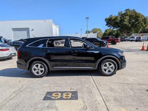 2022 Kia Sorento LX
