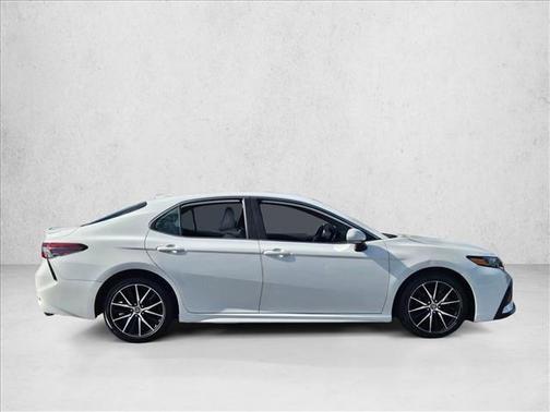 White 2022 Toyota Camry SE
