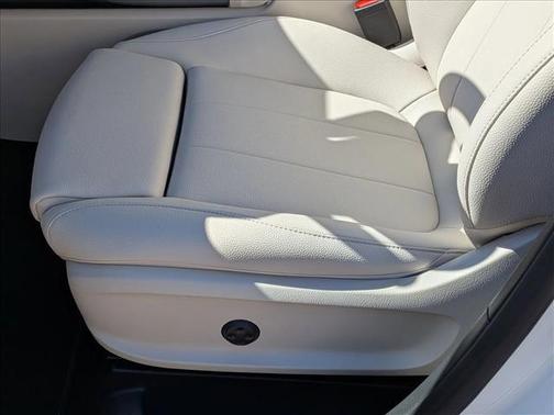 Polar White 2026 Mercedes-Benz GLA 250 4MATIC