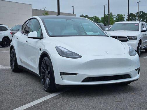 Pearl White Multi-Coat 2024 Tesla Model Y Performance Dual Motor All-Wheel Drive