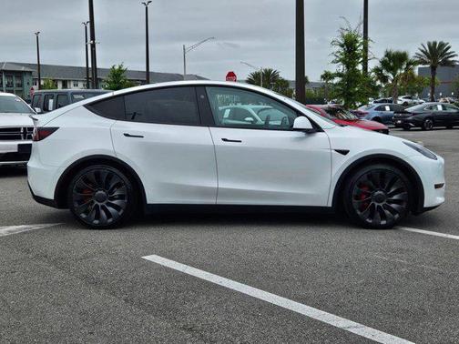 Pearl White Multi-Coat 2024 Tesla Model Y Performance Dual Motor All-Wheel Drive