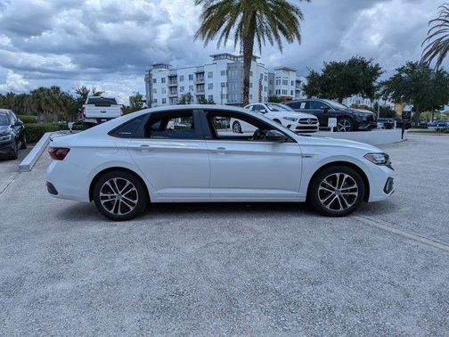 Pure White 2023 Volkswagen Jetta 1.5T Sport