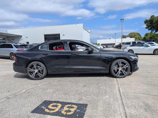 2022 Volvo S60 Recharge Plug-In Hybrid T8 Inscription