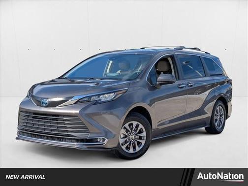 2023 Toyota Sienna XLE 8 Passenger