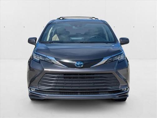 2023 Toyota Sienna XLE 8 Passenger