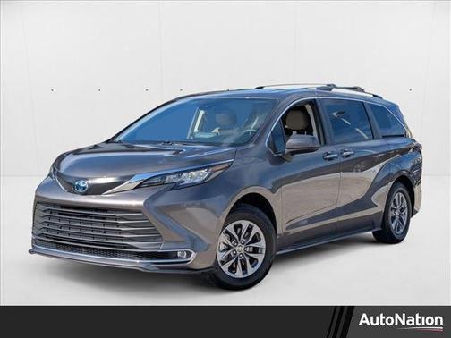 2023 Toyota Sienna XLE 8 Passenger