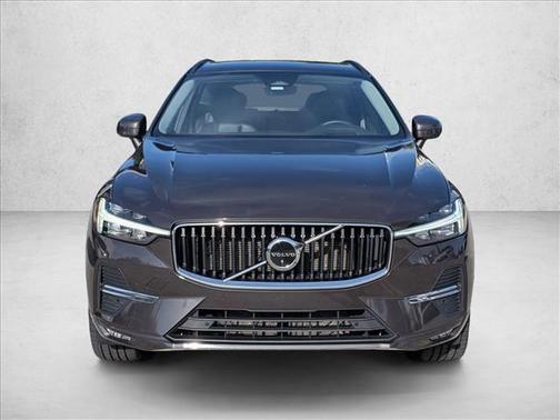 Platinum Grey Metallic 2022 Volvo XC60 B5 Momentum