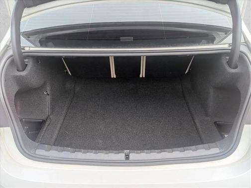 Mineral White Metallic 2024 BMW 330 330i