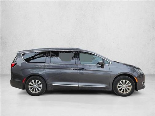 2018 Chrysler Pacifica Touring-L