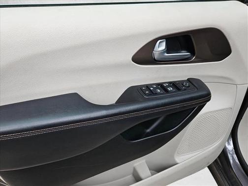 2018 Chrysler Pacifica Touring-L