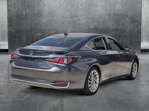 2022 Lexus ES 300h Ultra Luxury