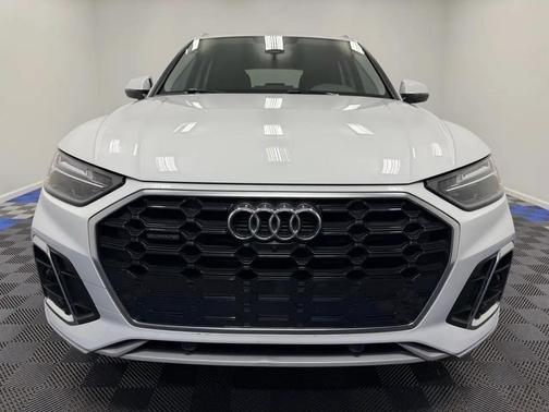Glacier White Metallic 2023 Audi Q5 45 S line Premium Plus