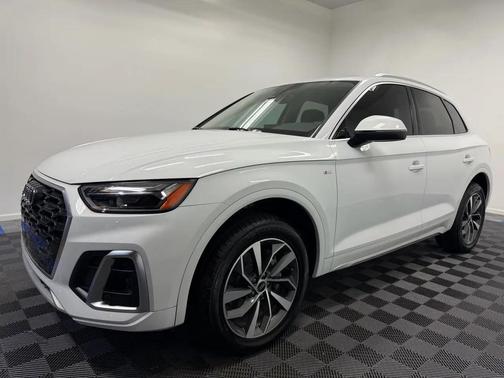 Glacier White Metallic 2023 Audi Q5 45 S line Premium Plus