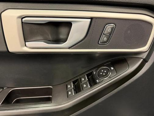 Iconic Silver Metallic 2021 Ford Explorer Base 4WD