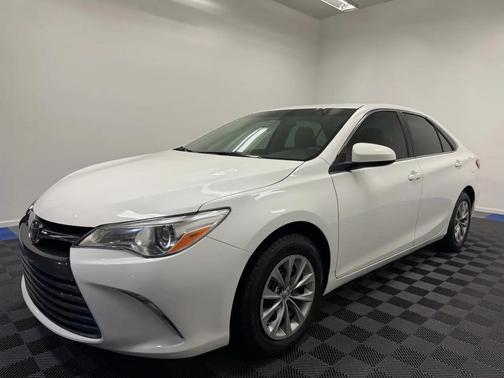 Super White 2017 Toyota Camry LE